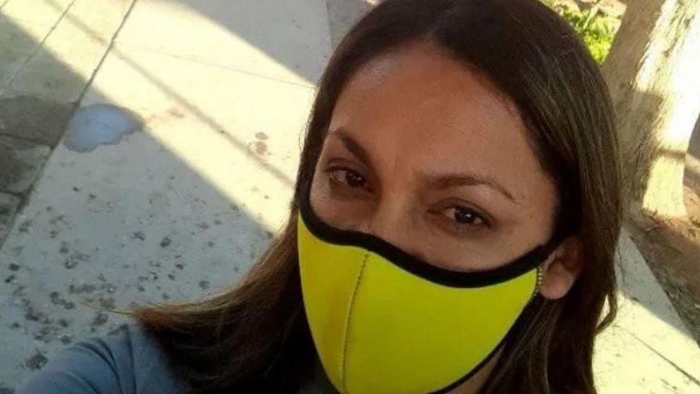 La acusada, identificada como Paola Tejada, fue arrestada.