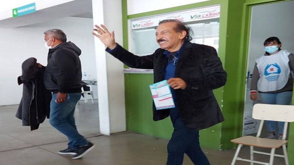Antonio Ríos, tras recibir la vacuna contra el Covid.