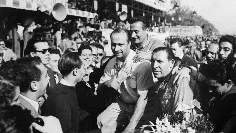 Juan Manuel Fangio, considerado como uno de los mejores pilotos de F1 de la historia, murió el 17 de julio de 1995.