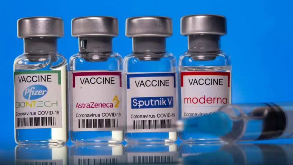 La combinaci�n de vacunas fue experimentada por la canciller alemana �ngela Merkel, que se vacun� con AstraZeneca y luego con Moderna.