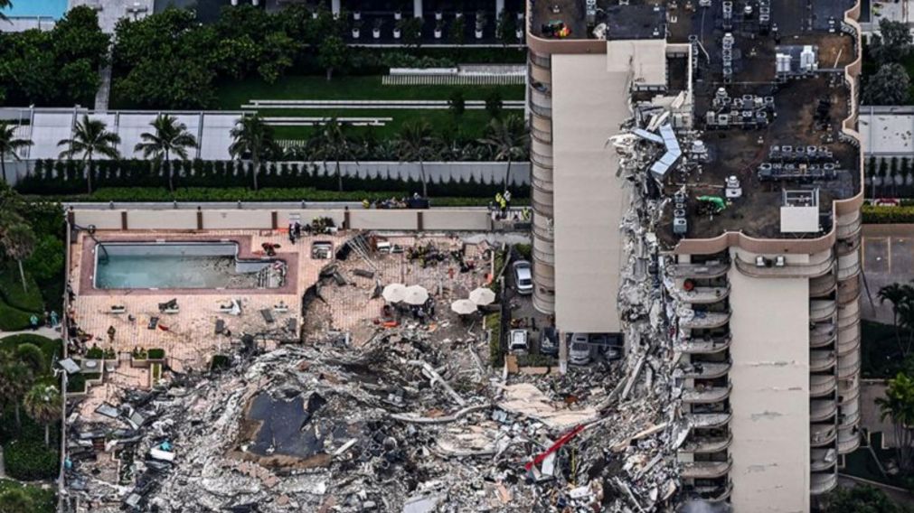 La nueva hip�tesis sobre el derrumbe en Miami apunta a la zona de la piscina (BBC).