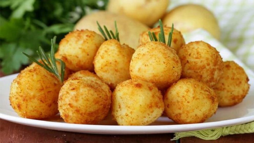 Las bombas de papa pueden ser un plato en sí mismo, una entrada o una guarnición.