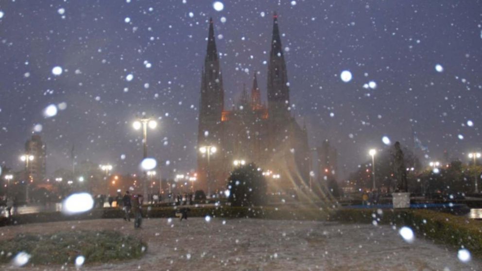 Mauricio Saldívar aseguró que podría nevar en La Plata.
