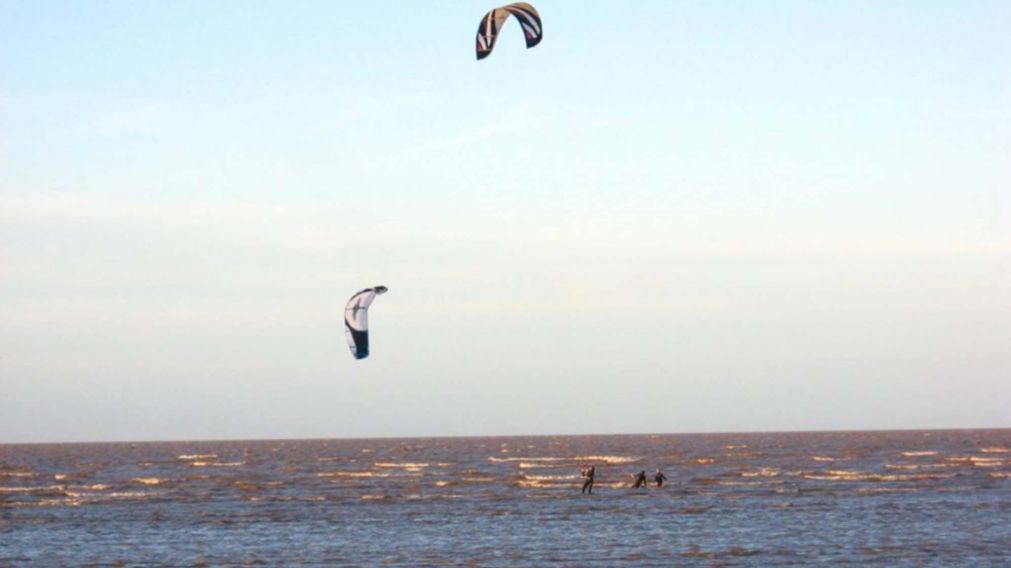 Desapareció una kitesurfista en Punta Rasa: fuerte operativo para encontrarla.