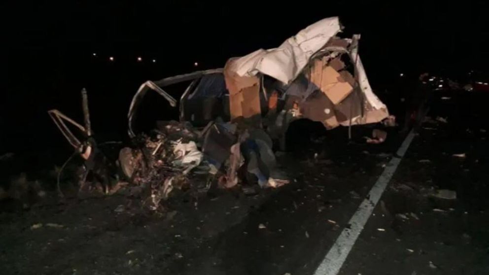 El siniestro tuvo lugar en cercanía de Puerto Madryn y murieron ambos choferes (Diario Crónica).