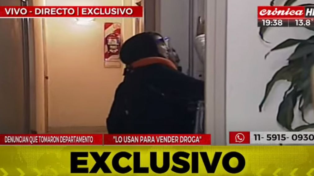 La mujer intentó entrar a la fuerza hasta que logró que llegara la Policía.