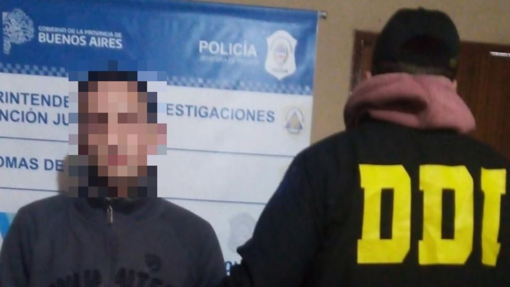 Este es el individuo que fue apresado por los investigadores policiales.