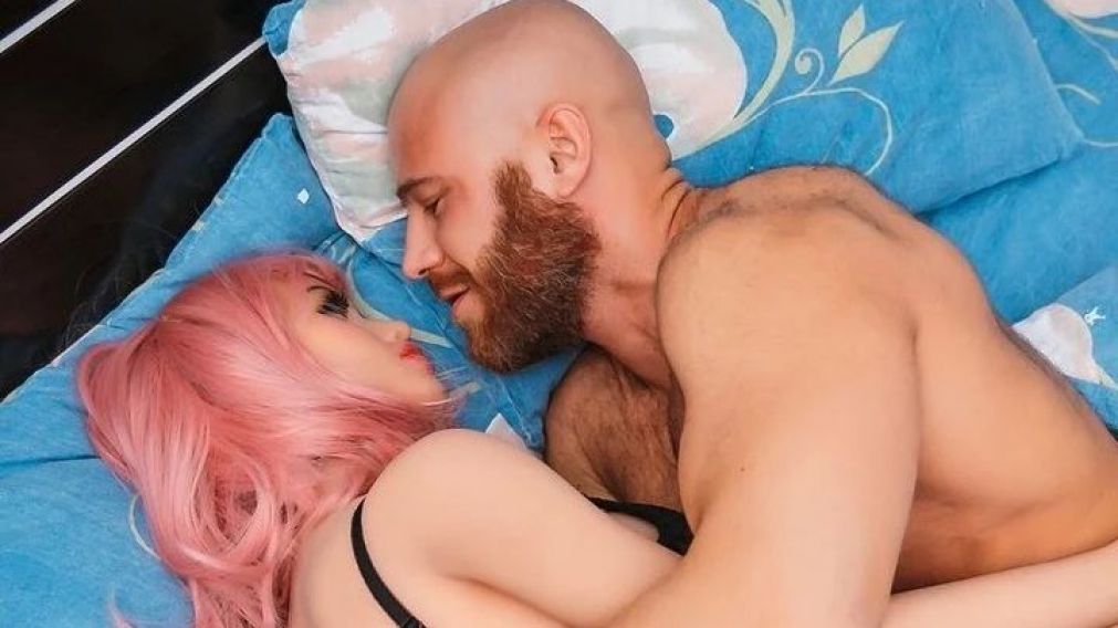 La "pareja" estuvo comprometida por un año y se casaron a principios de diciembre.