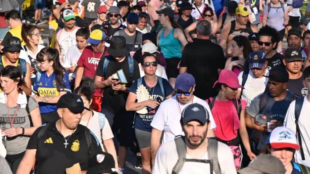 La tradicional peregrinaci�n juvenil reuni� a miles y miles de fieles que recorrieron el trayecto desde Liniers hasta la Bas�lica de Luj�n (Imagen: X/@comunidadpba).
