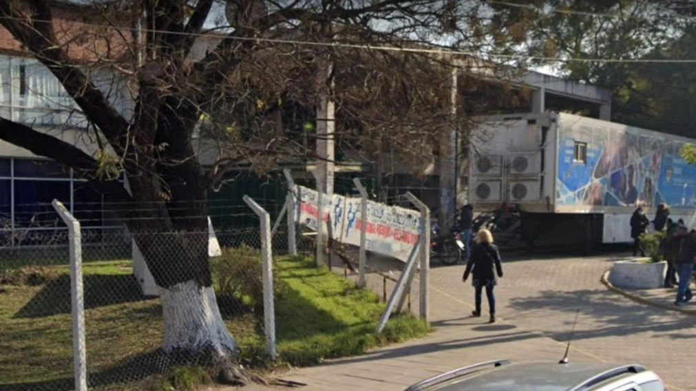 Al menor lo llevaron, ya muerto, a este hospital.