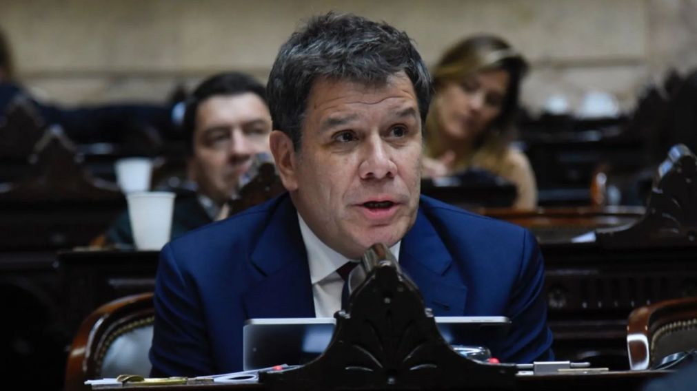 Facundo Manes present� una denuncia penal contra Santiago Caputo.