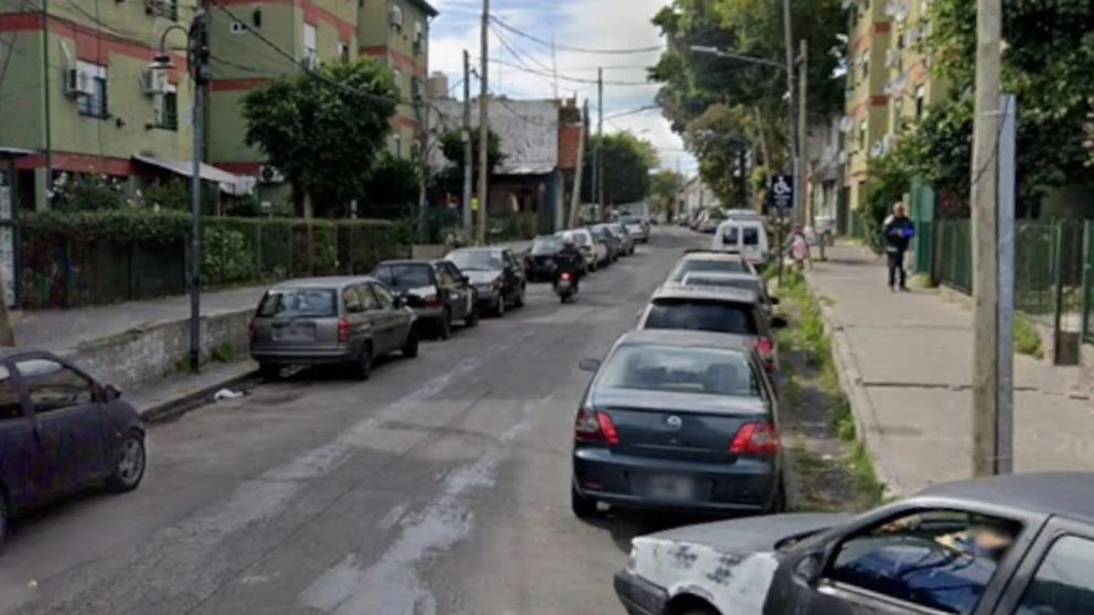 Ac�, en este vecindario, se produjo el homicidio de Horacio Ricardo L�pez, de 40 a�os.