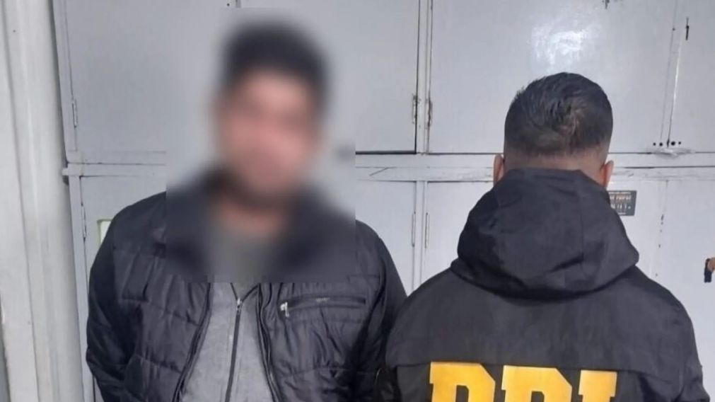 Este es uno de los sospechosos que resultó aprehendido por los investigadores policiales.