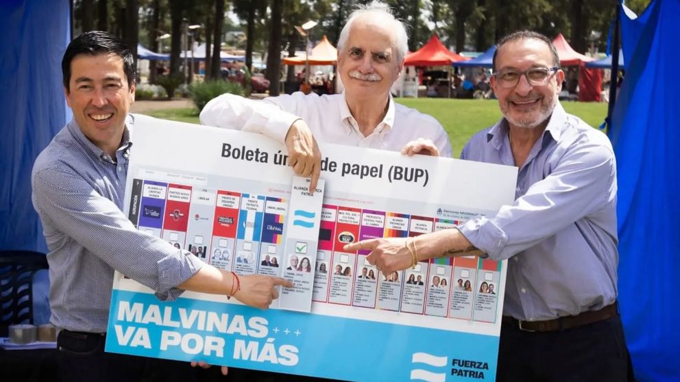 Nardini y Taiana recorrieron la Feria del Libro de Malvinas Argentinas.