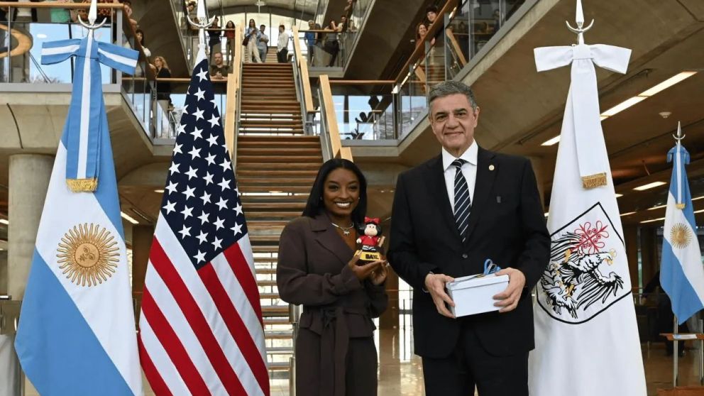 Simone Biles, la mejor gimnasta del mundo, es “Huésped de honor” de la Ciudad