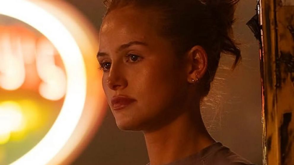 Madelaine Petsch protagoniza la nueva comedia romántica que llegó al streaming.