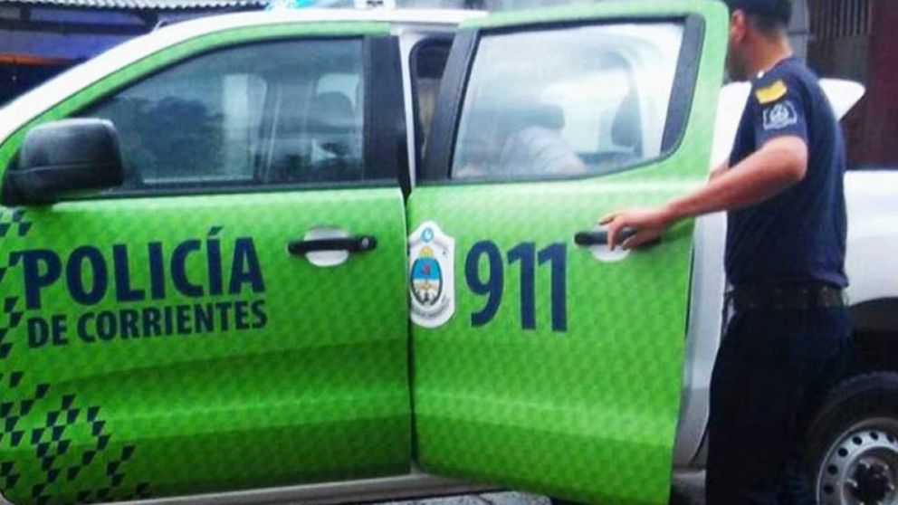 Caminaban por la calle y encontraron a un hombre muerto en una zanja.