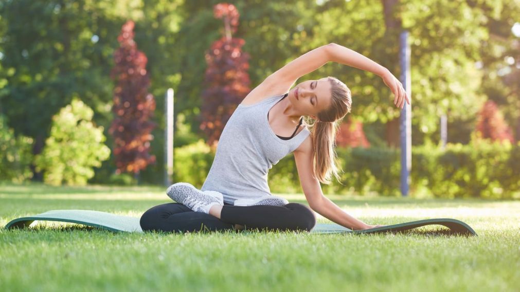 El yoga es milenario, es una pr�ctica que conecta al cuerpo, la respiraci�n y a la mente mediante ejercicios de respiraci�n, meditaci�n y posturas f�sicas para mejorar la salud en general.