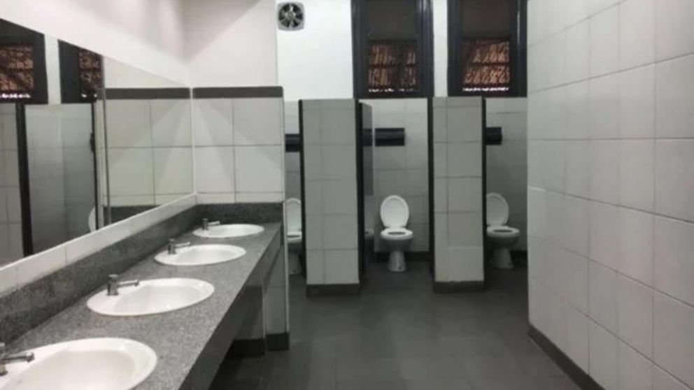 El celular estaba grabando directo hacia el inodoro. (Imagen Ilustrativa)