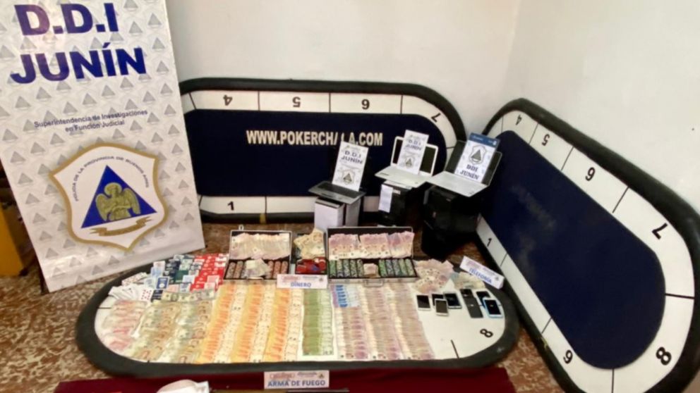 Parte de los elementos que fueron secuestrados en las diligencias.