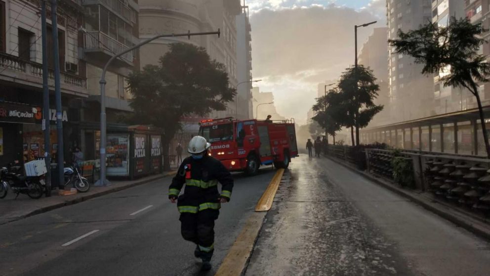 Tres dotaciones de bomberos trabajaron en el lugar y lograron controlar las llamas.