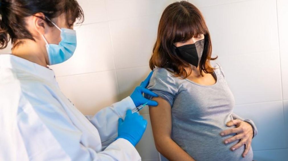Se pueden empadronar personas gestantes mayores de 18 a�os, presentado un certificado m�dico con la indicaci�n de la vacunaci�n.