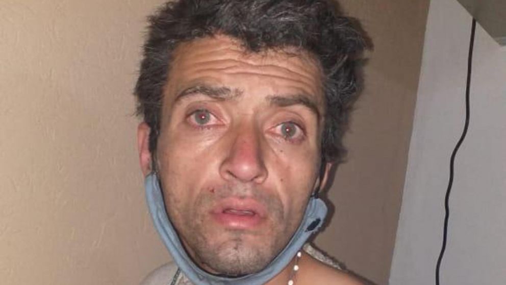Juan Leonardo Doval estaba en una parrilla de Tapiales con el rostro afeitado cuando fue detenido.