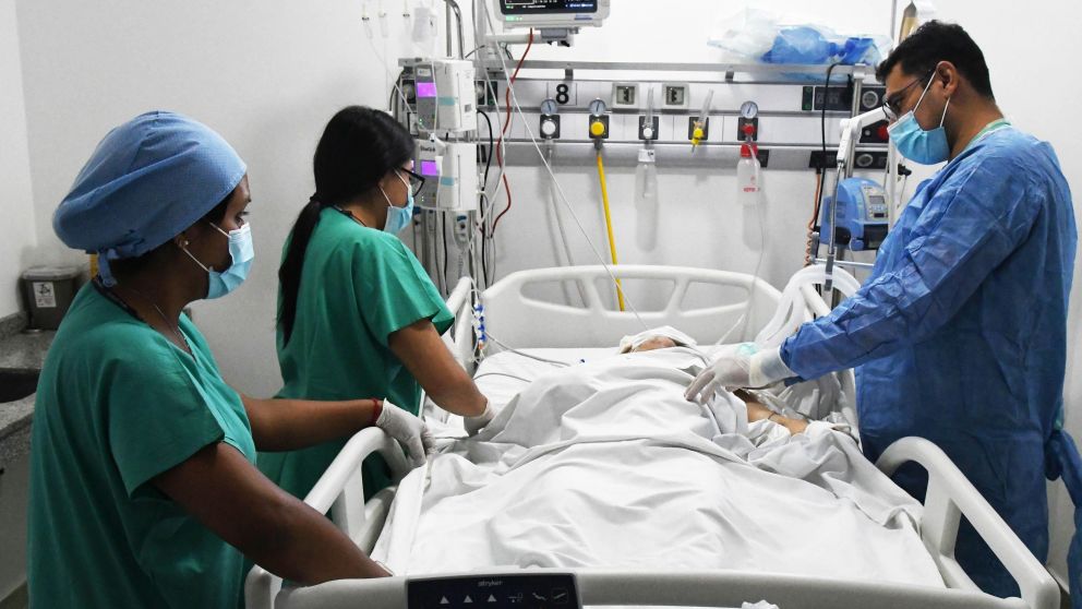 El Ministerio de Salud provincial habilitó el "código rojo" para atención domiciliaria y para descomprimir demanda de UTI.