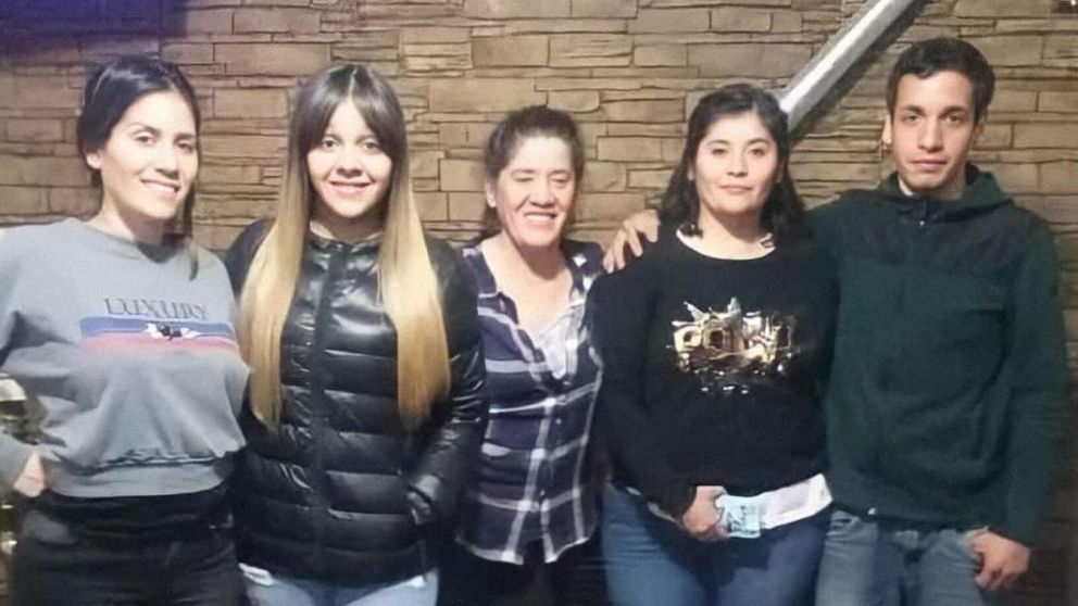 La familia de Marcela López busca respuestas en Río Gallegos (La Opinión Austral).