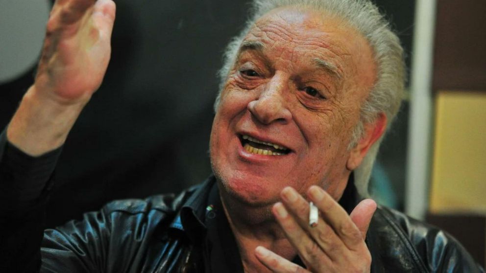 La adicci�n al tabaco complic� la situaci�n de Alfio Basile (Archivo).