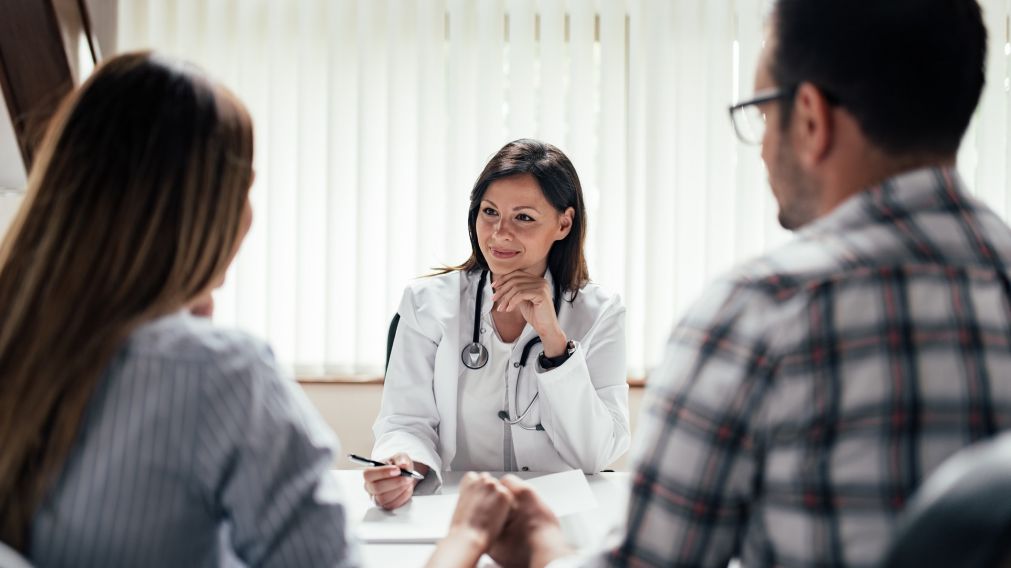 El envejecimiento de los ovarios es un proceso natural que se da en la mujer y el motivo más habitual en pacientes con infertilidad.