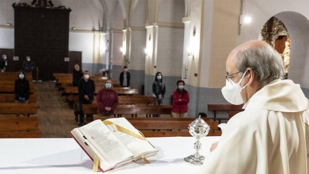 Los fieles podrán concurrir a la iglesia, respetando el distanciamiento social.