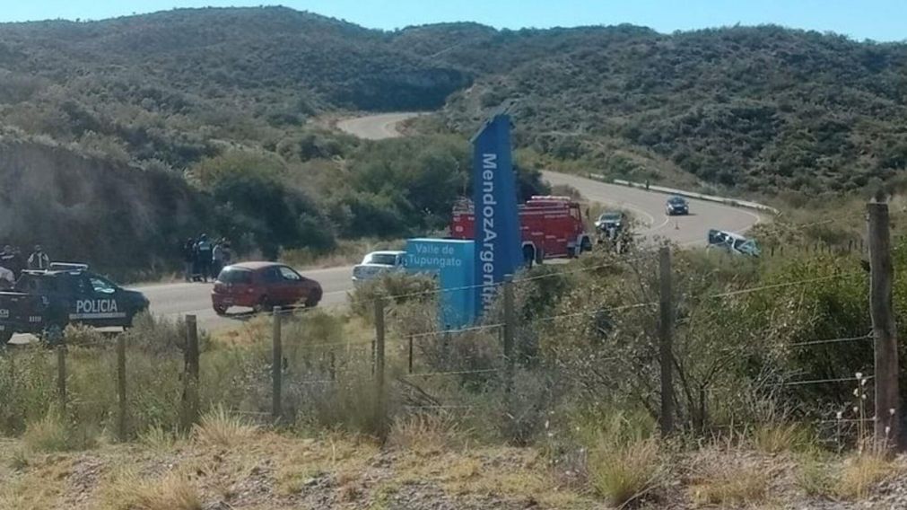 Una adolescente y dos adultos perdieron la vida este domingo en un trágico accidente en Valle de Uco (Gentileza Los Andes).