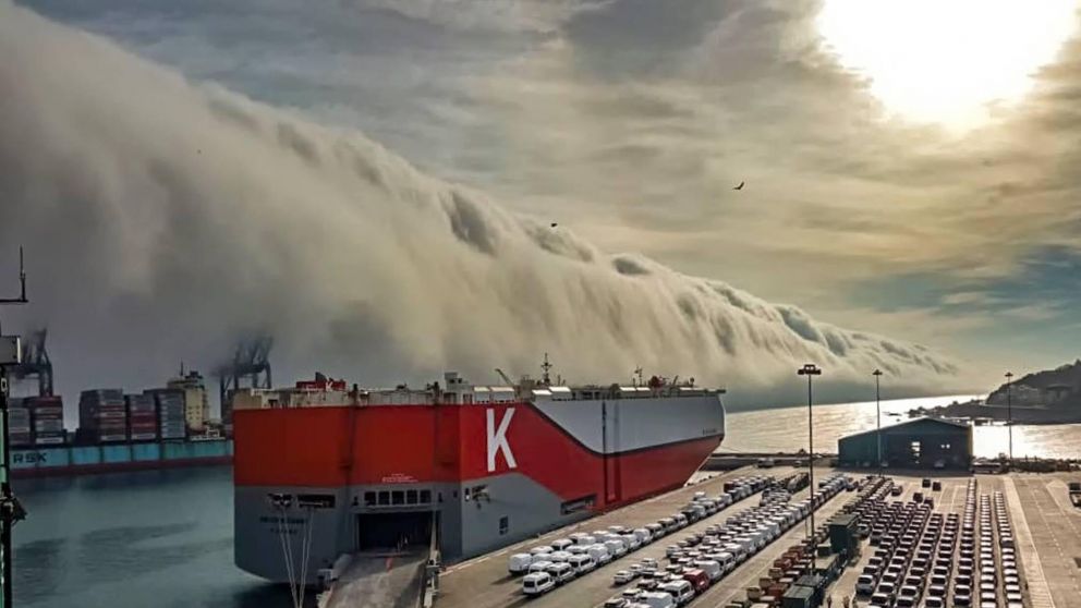 San Antonio fue cubierta por una gran muralla de nubes que lentamente cubrió las calles. (Gentileza Rock & Pop Chile)