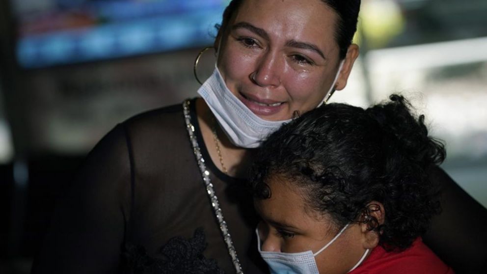 La niña fue encontrada entre la maleza por la Patrulla Fronteriza de Texas.