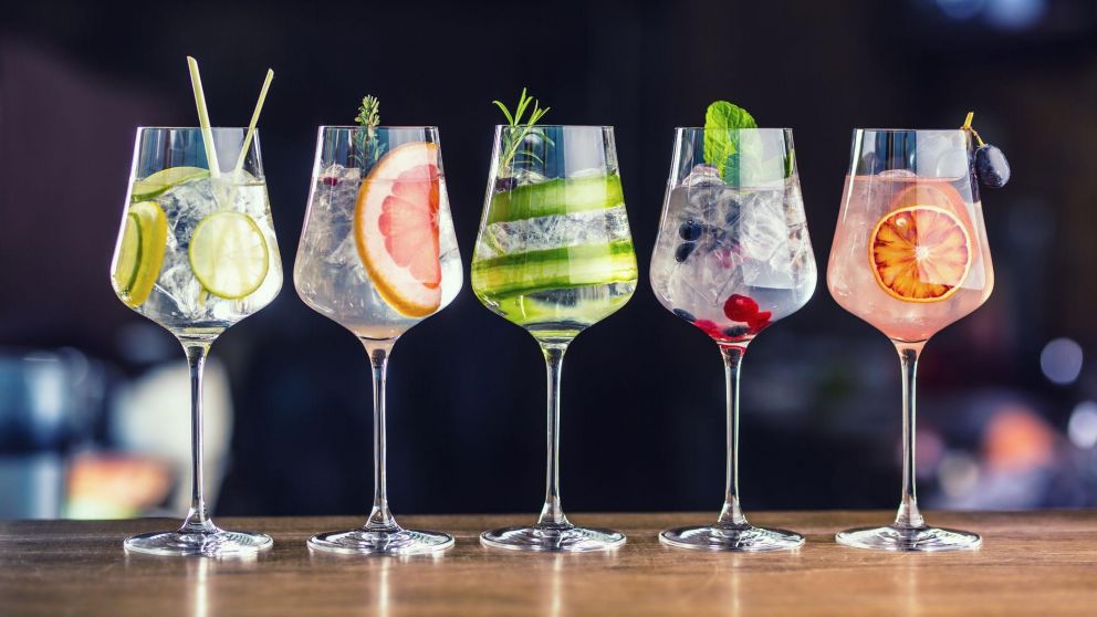 Refrescante, versátil y de textura seca, esta mezcla de ingredientes botánicos se convirtió en el favorito de la coctelería internacional, y Argentina no es la excepción.