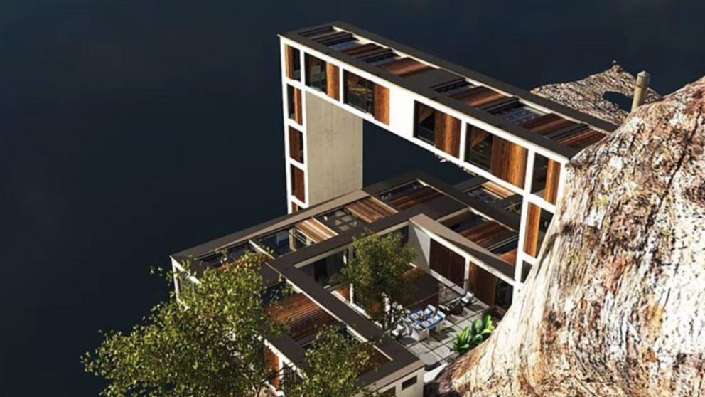 La casa está construida sobre un acantilado rocoso de Vancouver, en Canadá.