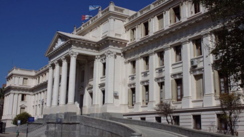 La Justicia autorizó que un nene de 2 años hijo de un femicida lleve el apellido de su madre