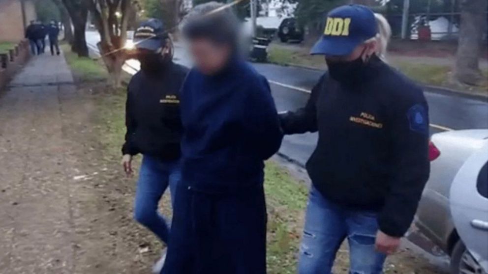 La monja acusada de abuso sexual al momento de ser trasladada para declarar.