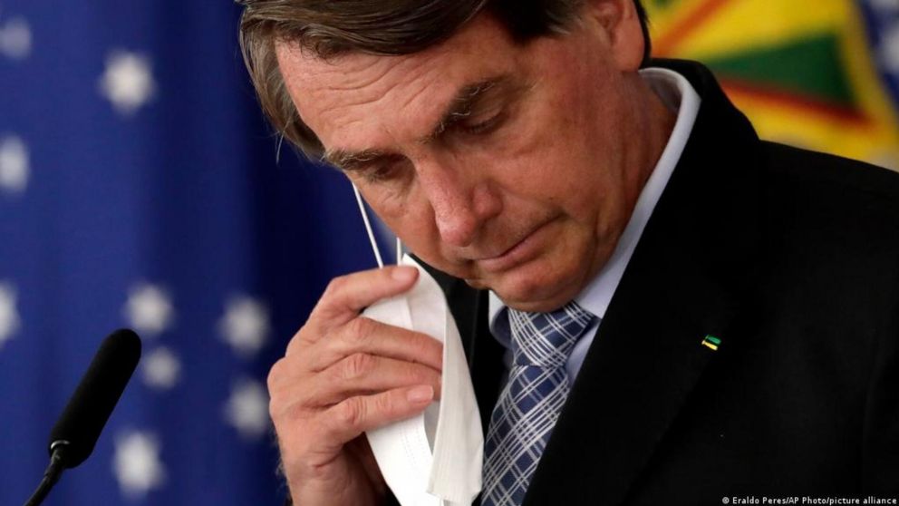 El presidente de Brasil, Jair Bolsonaro, será sancionado si no cumple con las normas sanitarias.