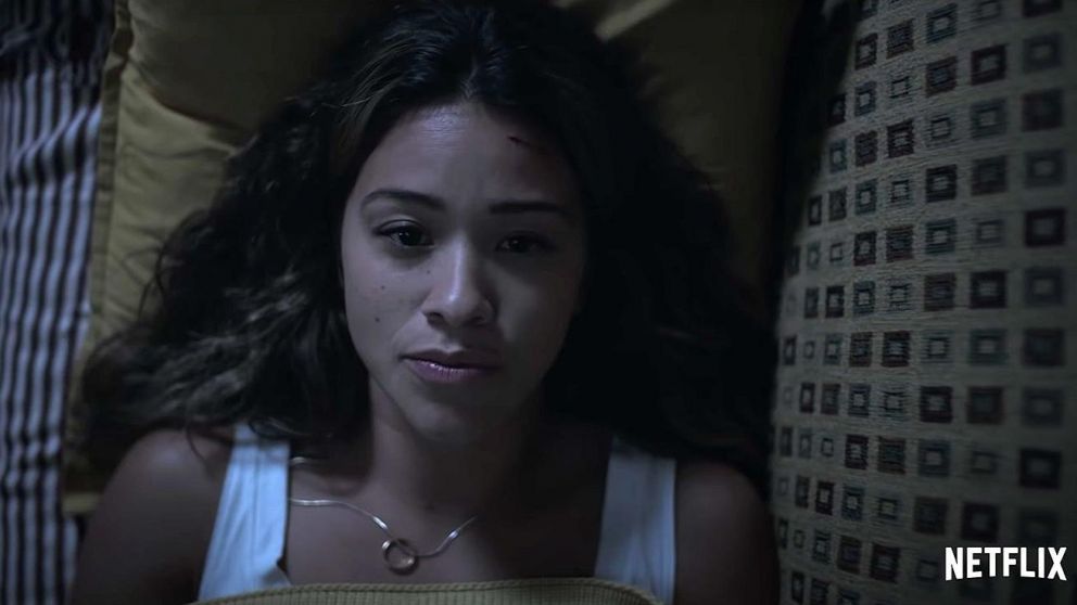 Gina Rodríguez es la protagonista de Disomnia, la nueva película de Netflix.