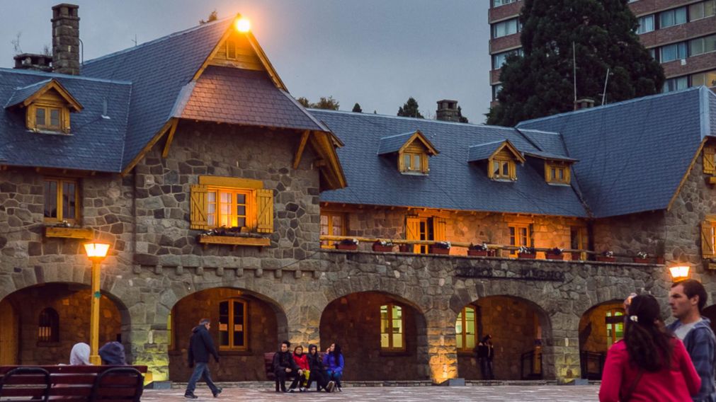 El Centro C�vico de Bariloche podr�a volver a poblarse de turistas el mes que viene.