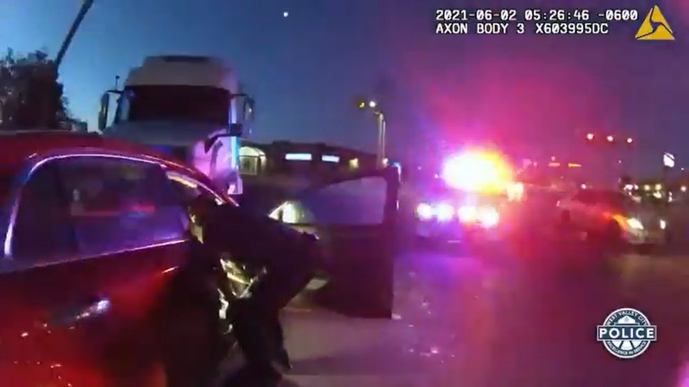 La niña de 9 años subió al auto a su hermana de cuatro, en el asiento delantero.