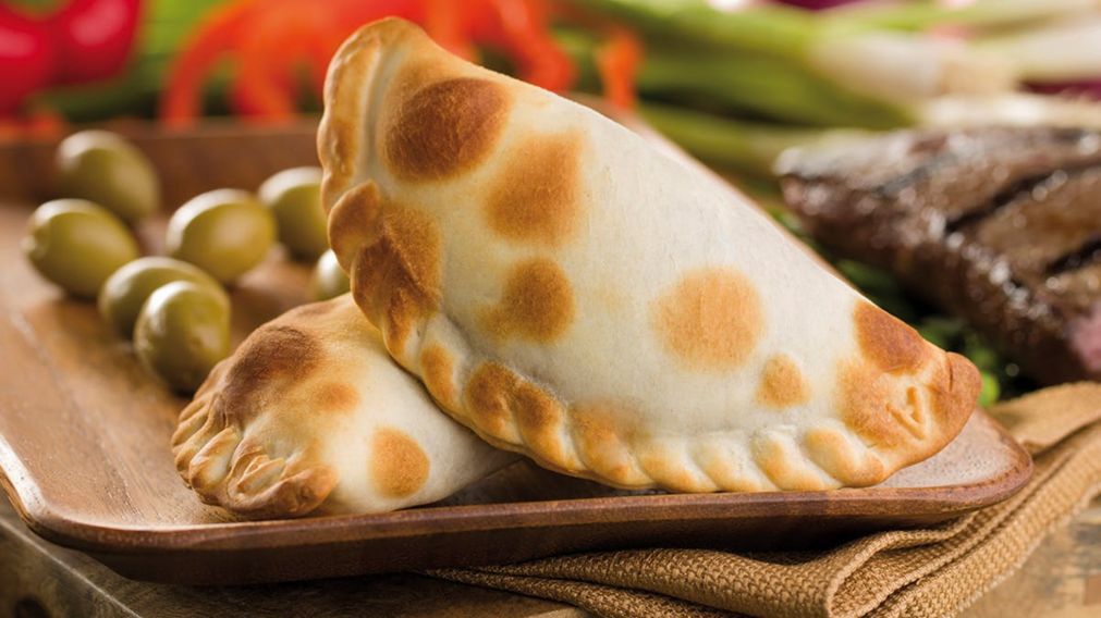 El furor por los rellenos novedosos motivó el surgimiento de emprendimientos que reinterpretan la receta con masas de colores y combinaciones inesperadas.