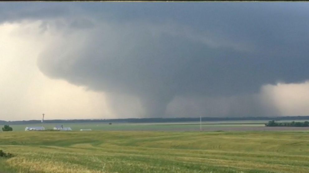 Tornado arrasó con un pueblito de Kansas, Estados Unidos.