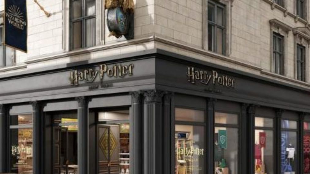 Se exhibir�n varios de los art�culos que fueron realmente utilizados en las pel�culas por Daniel Radcliffe, Ruper Grint, Ema Stone o Tom Felton. 