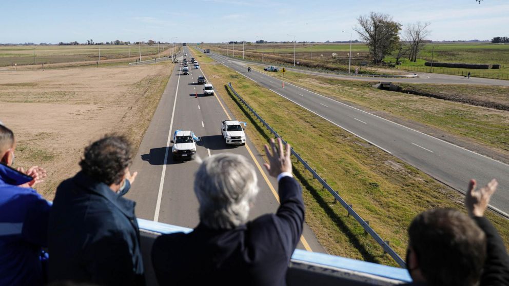 Alberto Fern�ndez inaugur� un tramo de la Autopista Ruta 7: "La obra p�blica es conectar al pa�s y acercar a los pueblos".