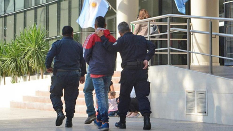 El pai umbanda detenido por el abuso sexual de su sobrina.