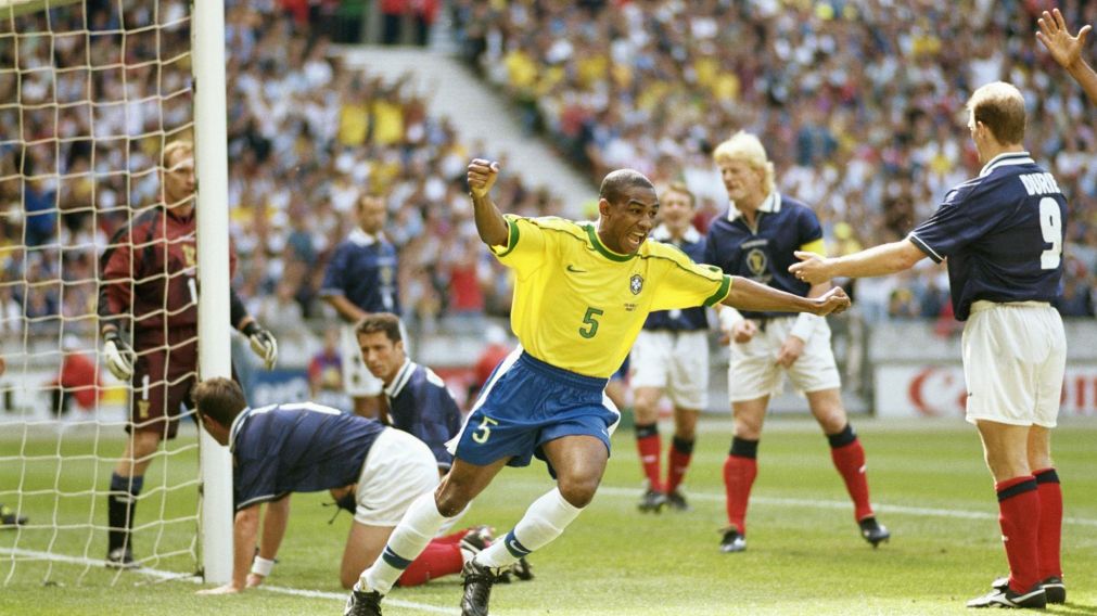 Brasil venció a Escocia en el debut del Mundial 1998.