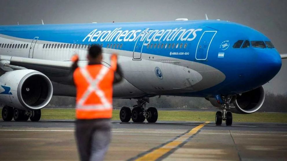 Un avión con destino a Córdoba tuvo que realizar un aterrizaje de emergencia en Ezeiza.